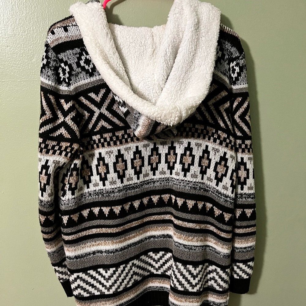 Cardigan - Picture 2 of 4